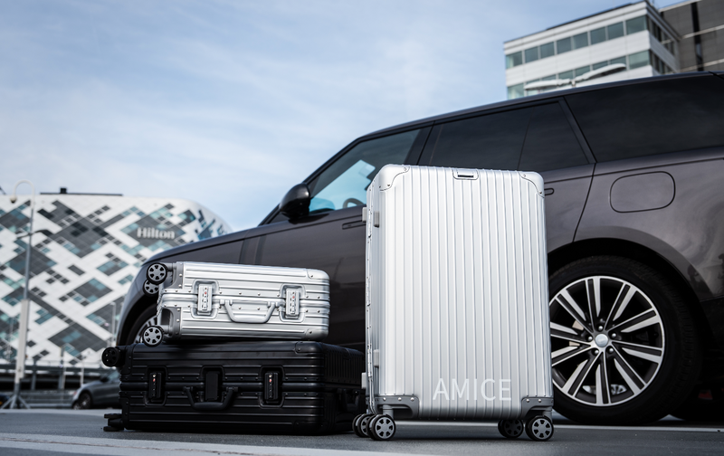 Which suitcase sizes are allowed on Transavia flights?