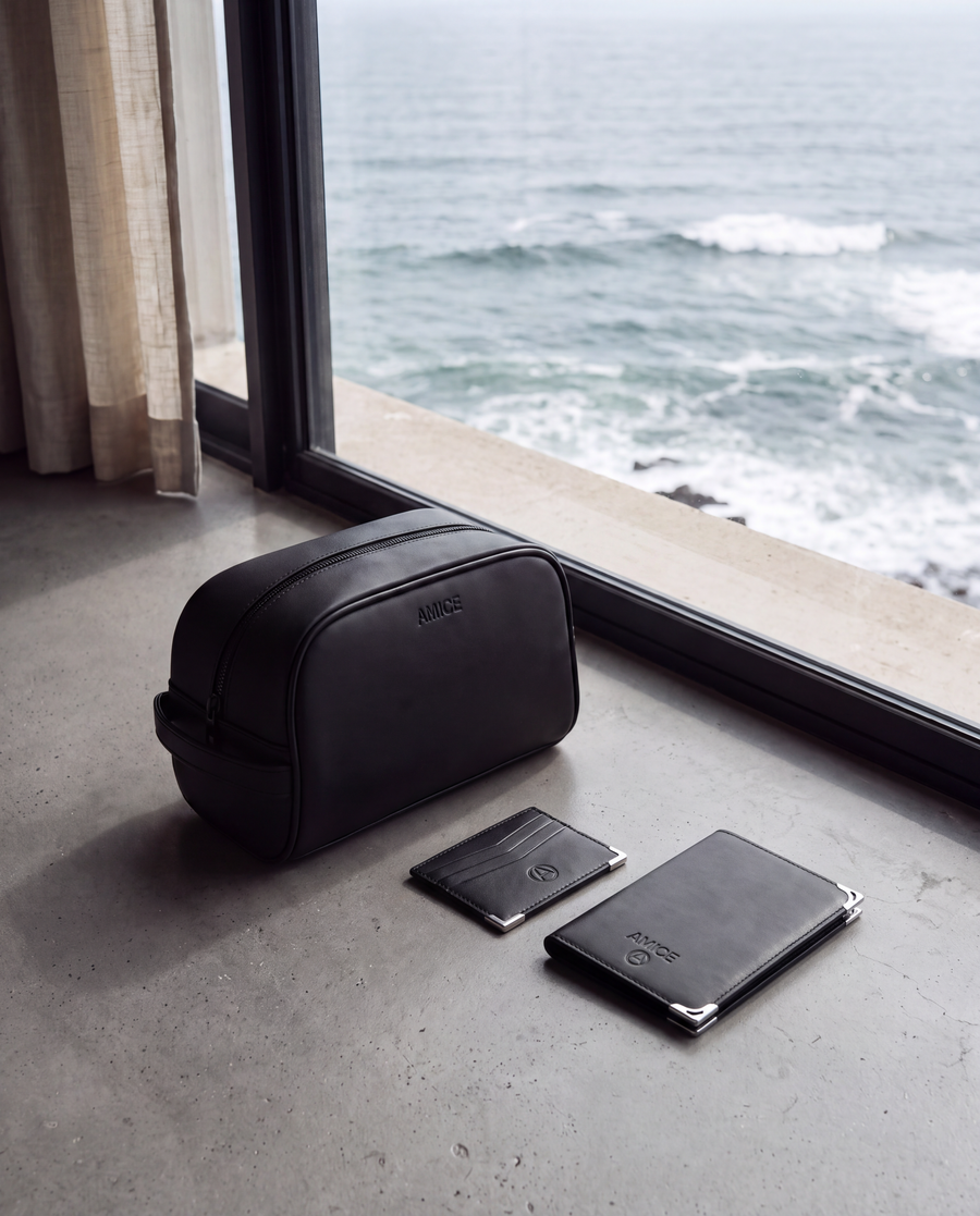 Toiletery bag black