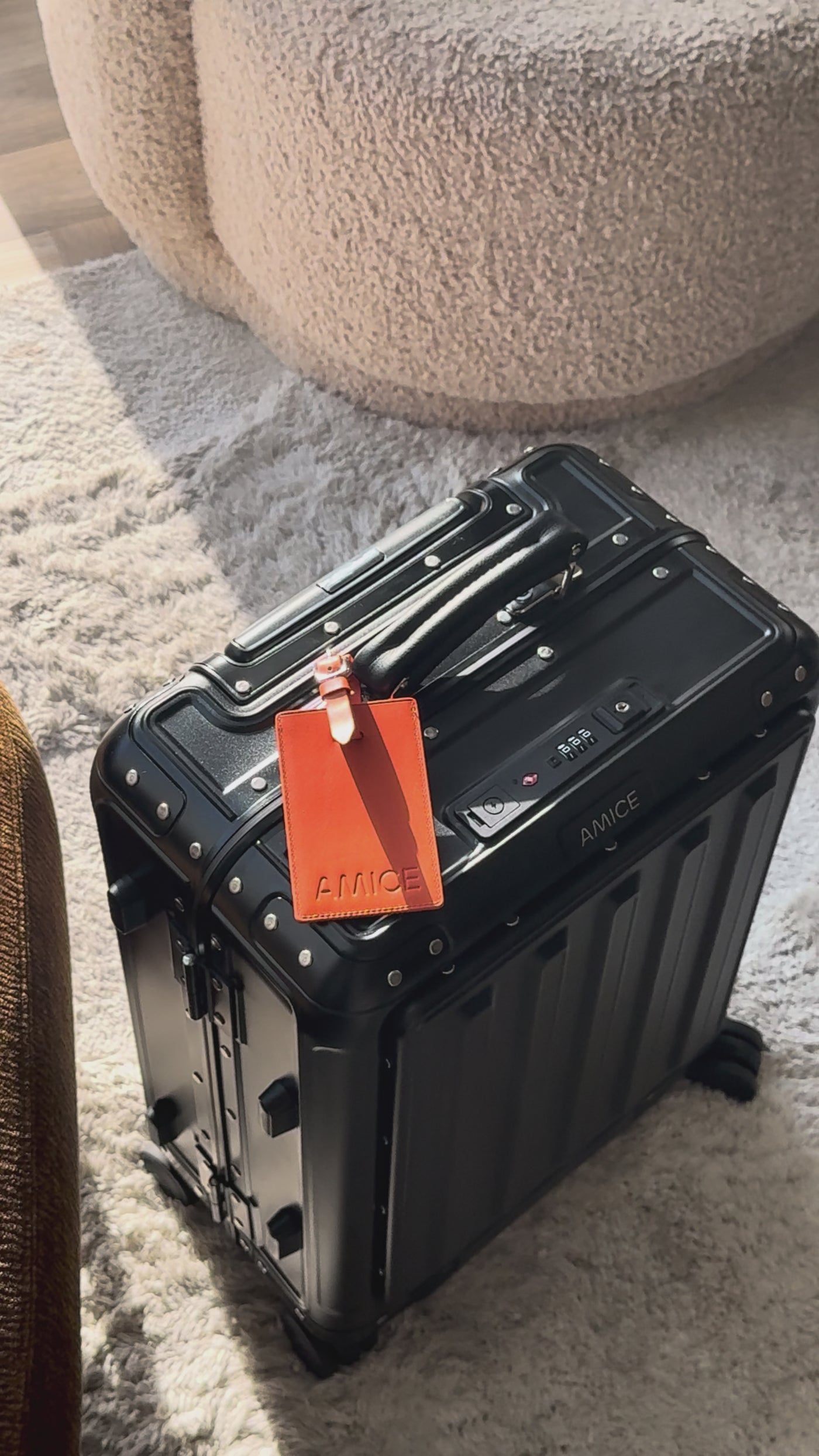 Check-in Black